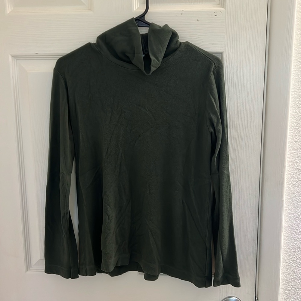 Olive green thermal Uniqlo turtleneck